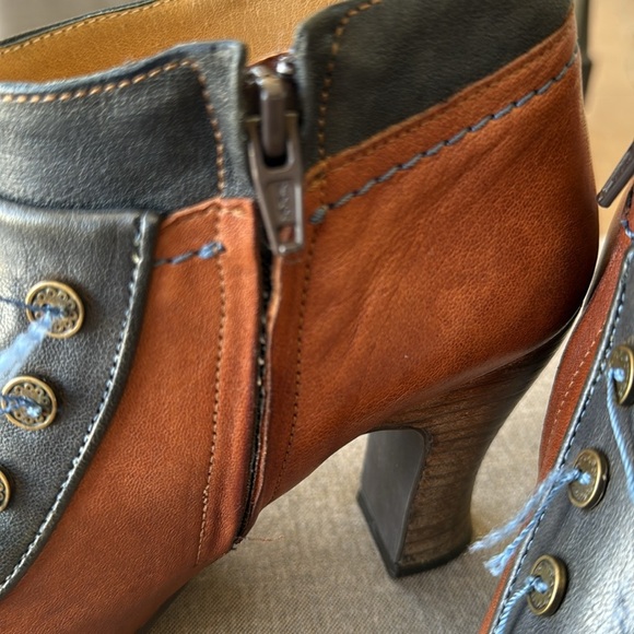 Gorgeous Gold Button Ankle Boots Made In Spain - Picture 3 of 8